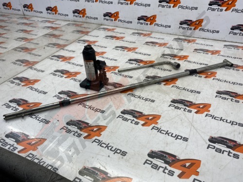 2010 Nissan Navara Tekna Jack Set 2005-2015